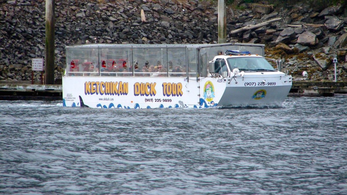 3 tour in water